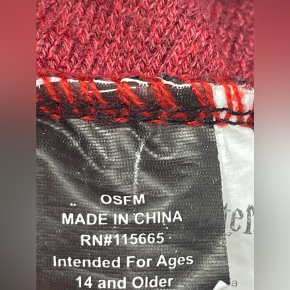 HARRY POTTER: Hogwarts Unisex Knit Hat. Pom Pom top - Picture 9 of 9